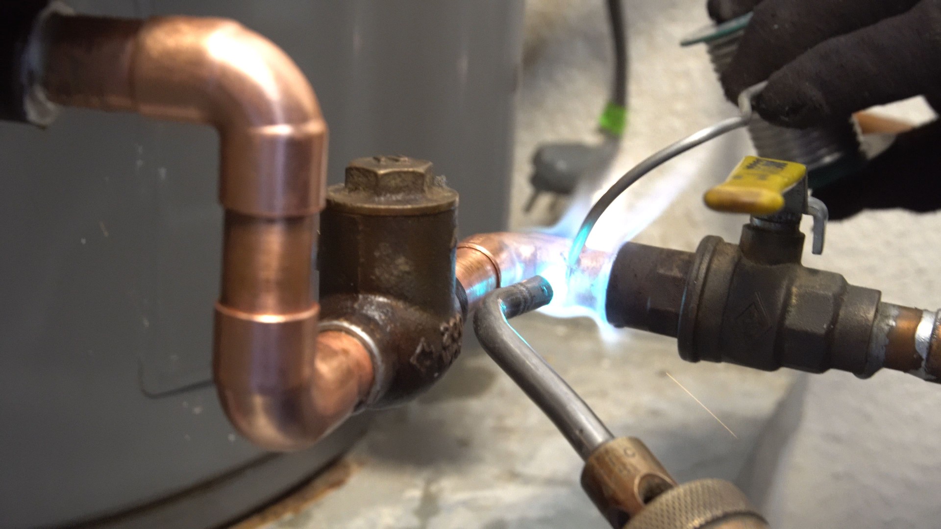 Soldering Copper Water Pipe in Residence